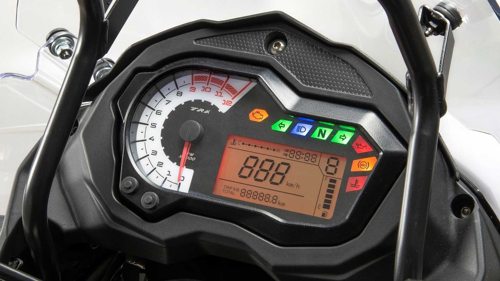 Ο πίνακας οργάνων των μοντέλων. 